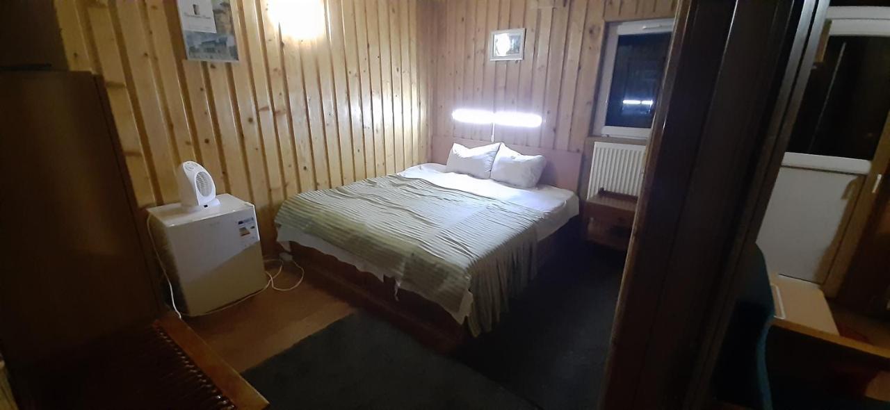 Casa Cristina_ Cabana Buşteni エクステリア 写真